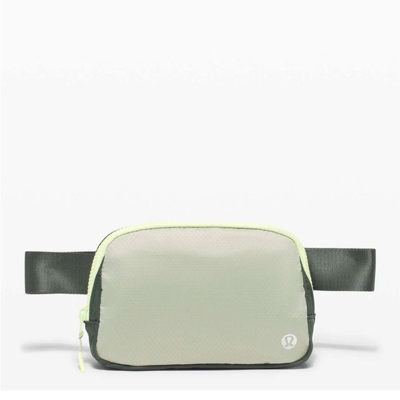 lululemon Everywhere Belt Bag (1L) in the Green Fern / Smoked Spruce / Neo Mint - Picture 2 of 5